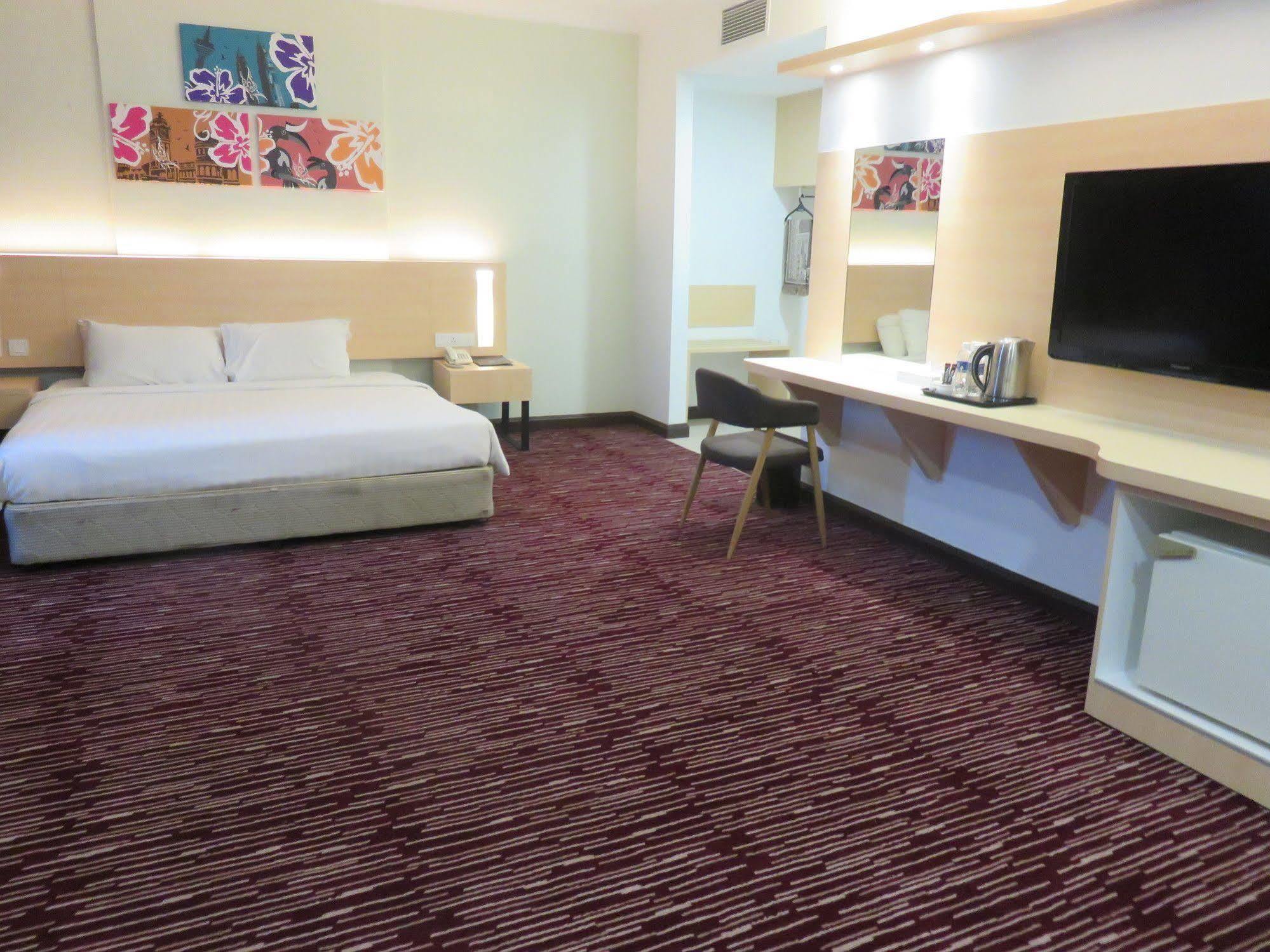 Rhr Hotel Kajang Exterior foto